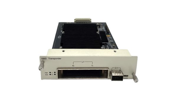 079k_060721_qwm-8000-cfp-qsfp_front-1.jpg
